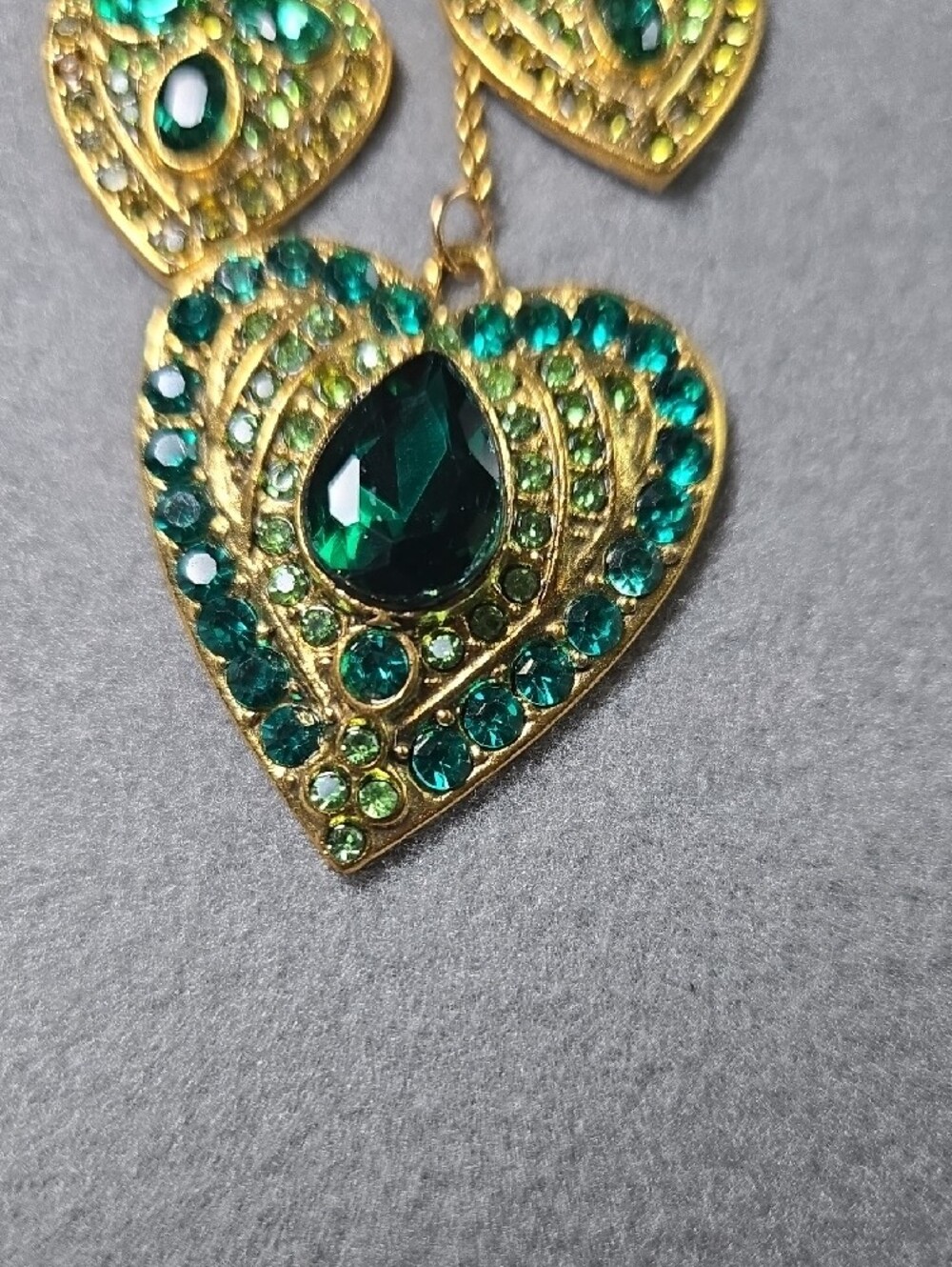 Gold-Tone Brooch with Emerald Green Crystals - Picture 4 of 5